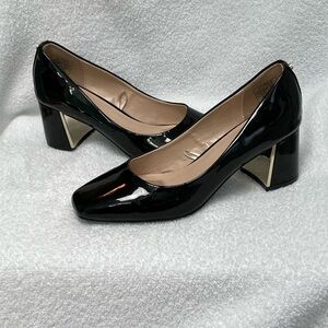 Jones New York Black Patent Leather Square Toe & Heel 2.5”
Size 7 1/2 EUC